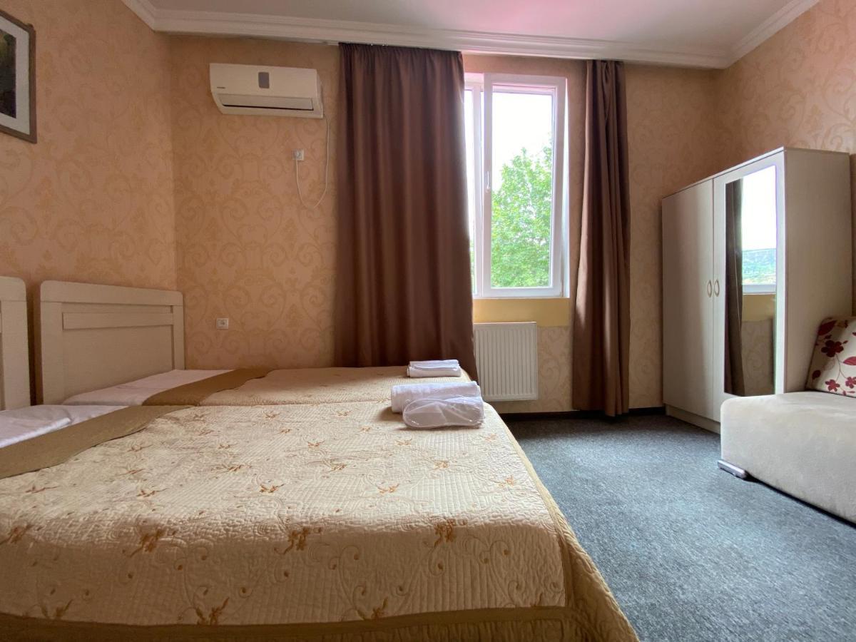 Hotel Shalimar Τυφλίδα Εξωτερικό φωτογραφία