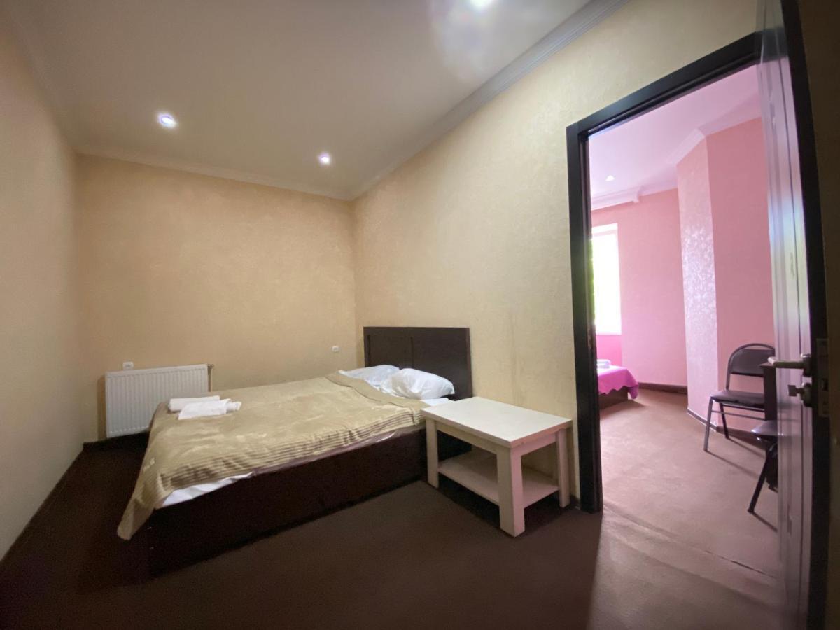 Hotel Shalimar Τυφλίδα Εξωτερικό φωτογραφία