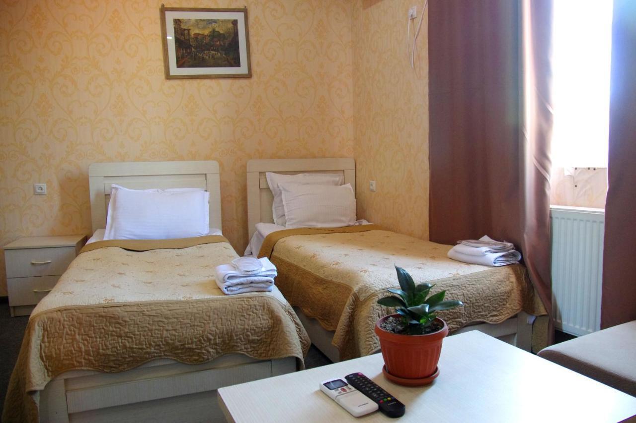 Hotel Shalimar Τυφλίδα Εξωτερικό φωτογραφία